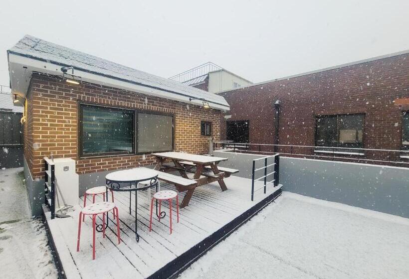 Teraslı Standart Stüdyo, Olive Hostel Myeongdong