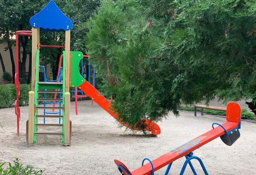 اتاق خانوادگی, апартаменти у лісі