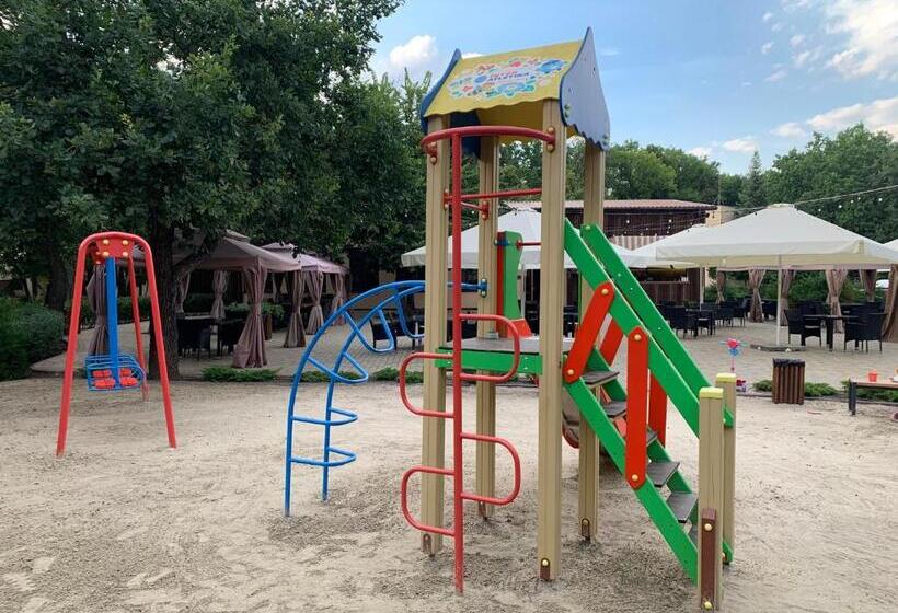 اتاق خانوادگی, апартаменти у лісі