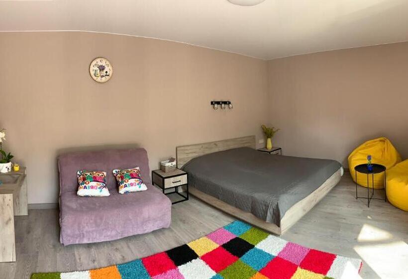 اتاق خانوادگی, апартаменти у лісі