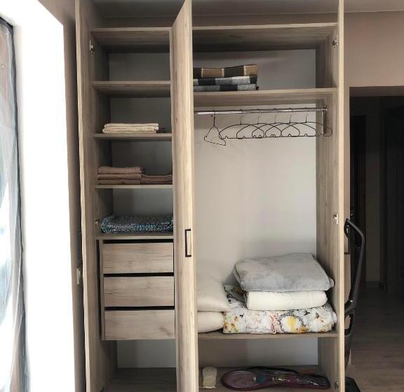 اتاق خانوادگی, апартаменти у лісі