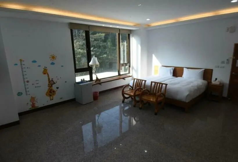 Deluxe Room Mountain View, 巨缿民宿巨象民宿