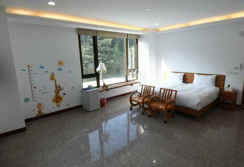 Deluxe Room Mountain View, 巨缿民宿巨象民宿