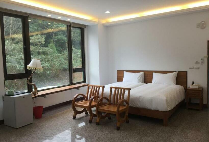 Deluxe Room Mountain View, 巨缿民宿巨象民宿