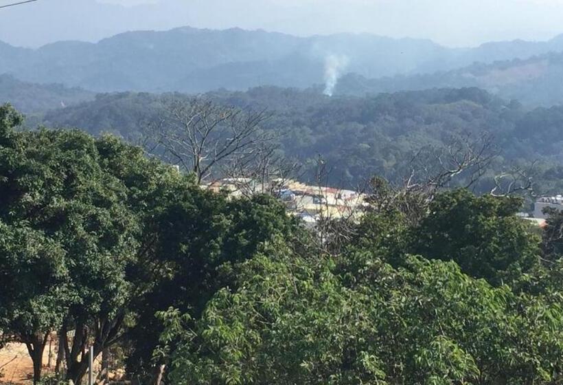 اتاق خانوادگی با چشمانداز کوه, 巨缿民宿巨象民宿
