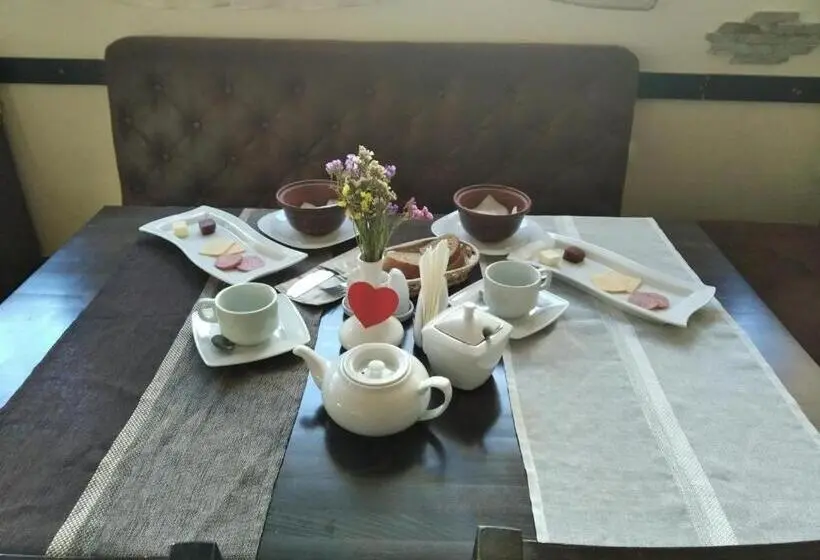 اتاق اکونومی, згадка