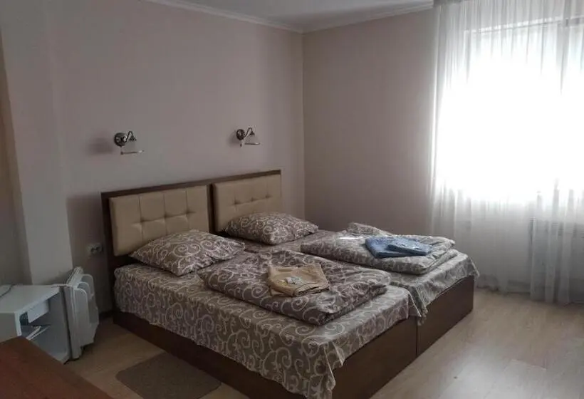 اتاق اکونومی, згадка