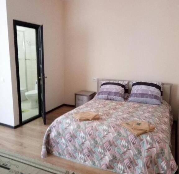 Номер Deluxe, згадка