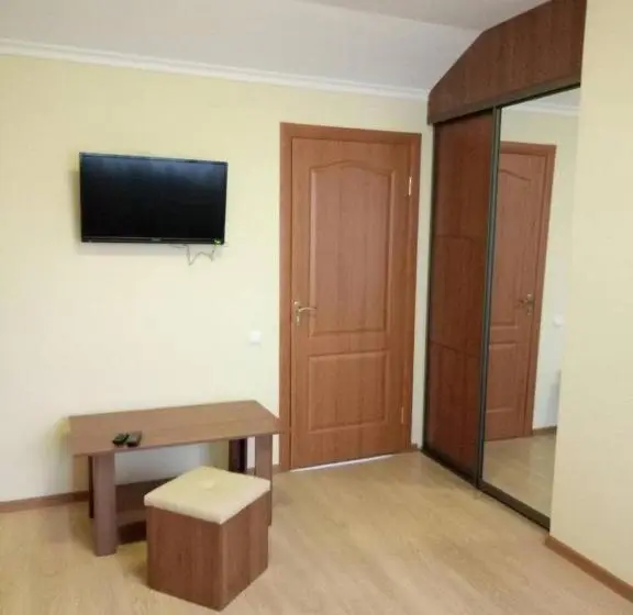 اتاق اجرایی سه نفره, згадка