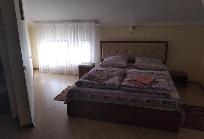 Трехместный Президентский, згадка