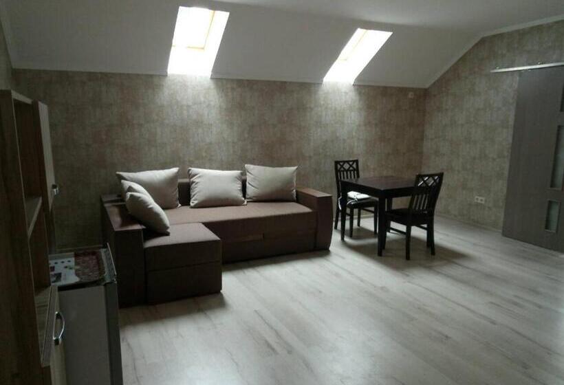 Четырехместный Номер Стандарт, згадка