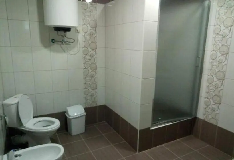 اتاق استاندارد چهار تخته, згадка