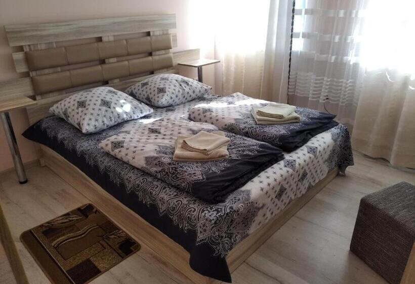 Четырехместный Номер Стандарт, згадка