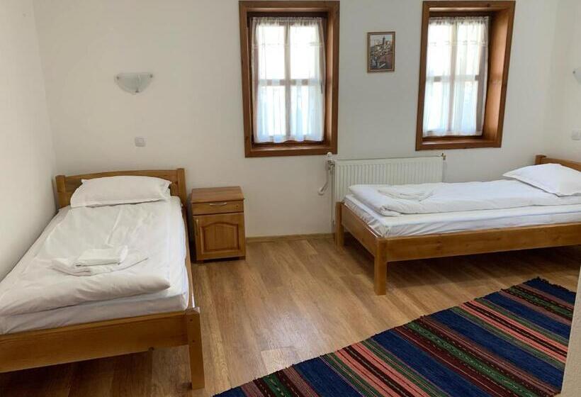 Standardrum, сининкова къща