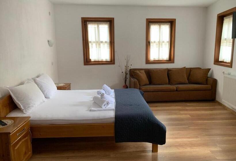 Standard Trippelrum, сининкова къща