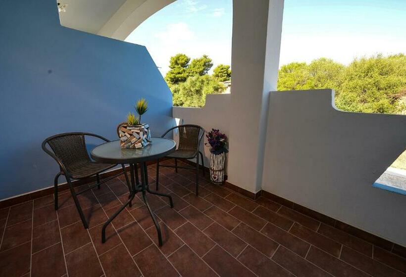 חדר סטנדרט עם מרפסת, Made