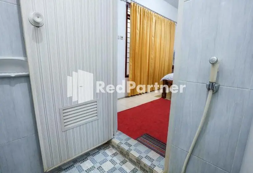 スタンダードルーム, Nafisa Homestay Syariah Near Jatim Park 3 Batu Mitra Reddoorz
