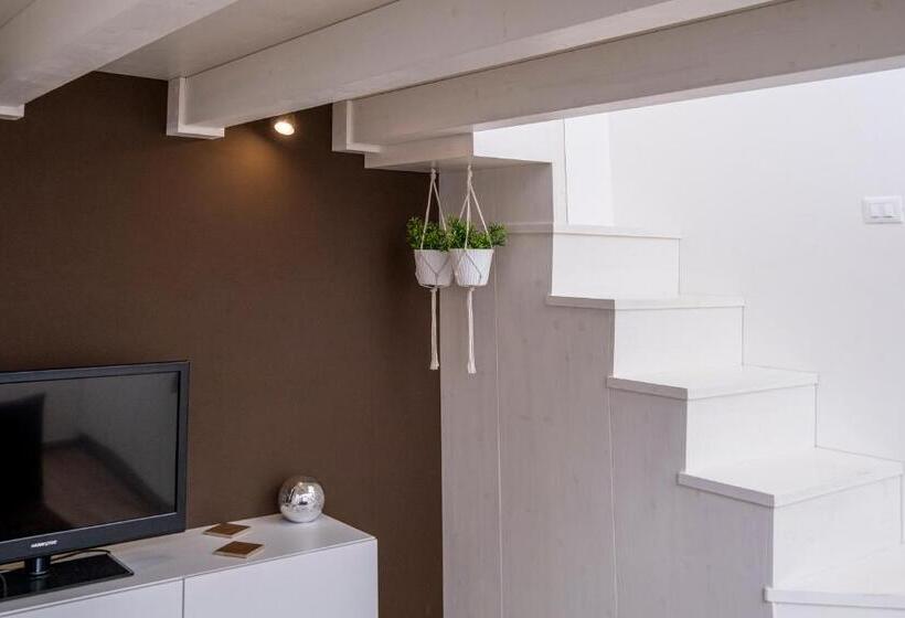 デラックススタジオ, Dimora Jolanda