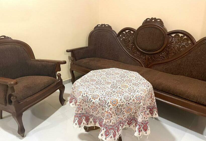 Perhesviitti, Mango Tree Nearest Adam S Peak