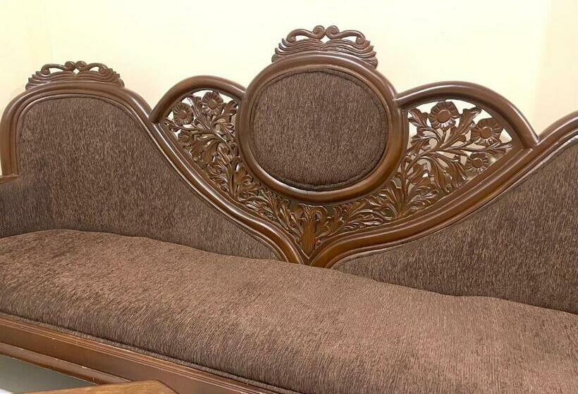 Perhesviitti, Mango Tree Nearest Adam S Peak