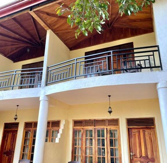 Perhesviitti, Mango Tree Nearest Adam S Peak