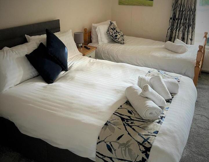 家庭间, The Marton Arms