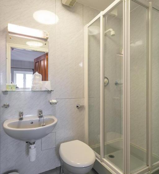 Семейный Номер, The Marton Arms