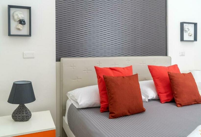 اتاق لوکس, Napoliviva