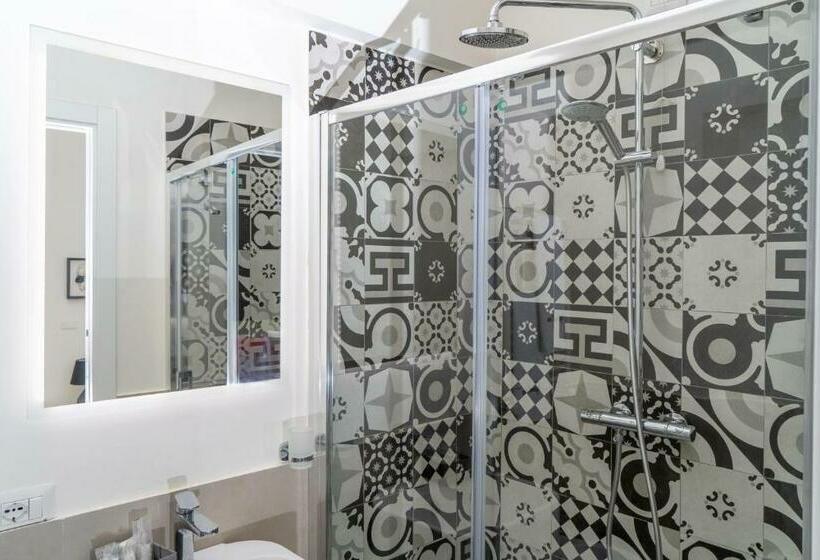 اتاق لوکس, Napoliviva