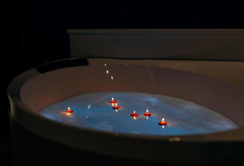 اتاق استاندارد با وان آب گرم, Napoliviva