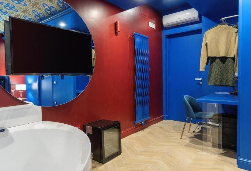 اتاق استاندارد با وان آب گرم, Napoliviva