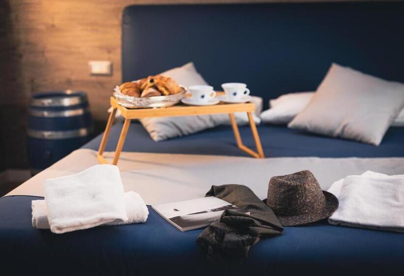 اتاق لوکس, Napoliviva