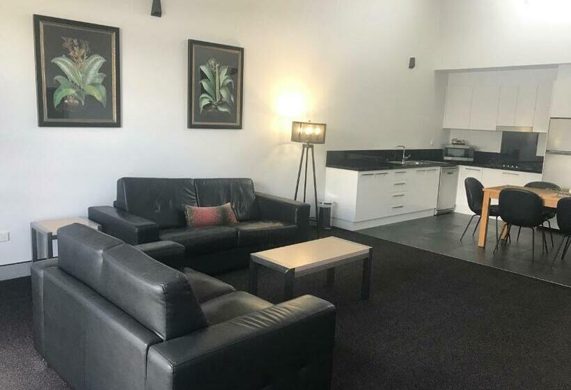 شقة غرفة واحدة, Crown On Darby Newcastle