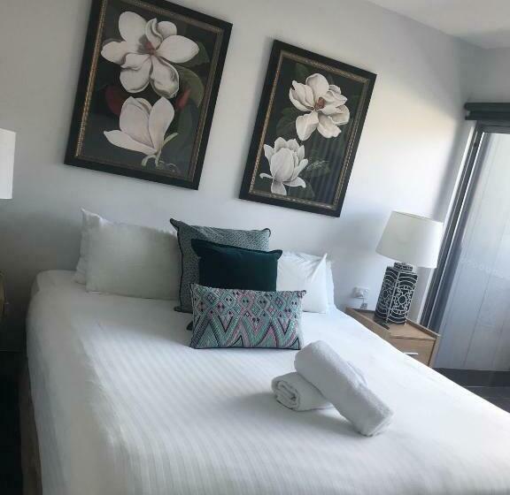 شقة غرفة واحدة, Crown On Darby Newcastle