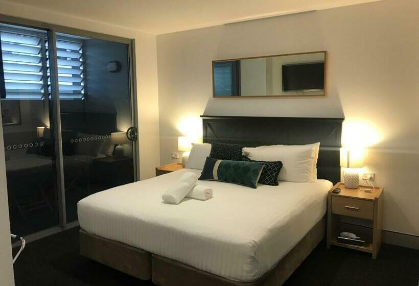 استوديو إدارى, Crown On Darby Newcastle