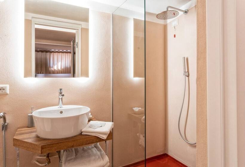 اتاق سوپریور, Gogo` Petit