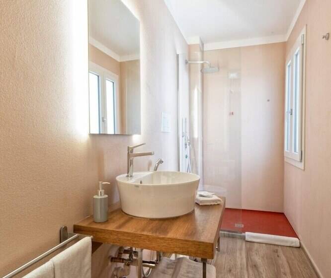 اتاق استاندارد, Gogo` Petit