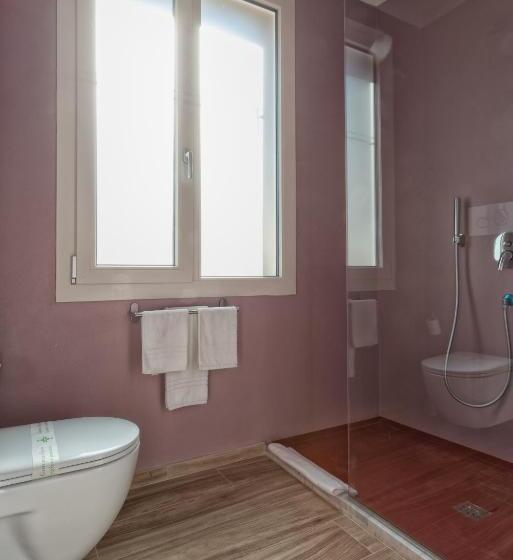 اتاق لوکس, Gogo` Petit