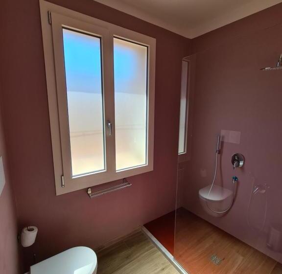 اتاق لوکس, Gogo` Petit