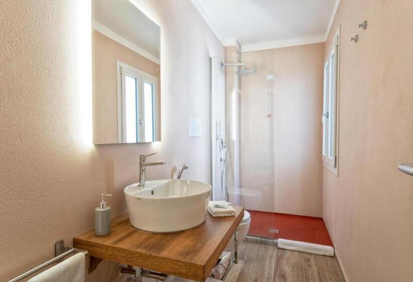 اتاق استاندارد, Gogo` Petit