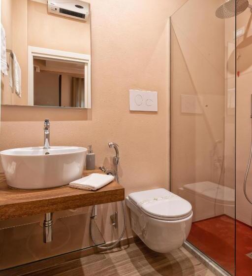 اتاق استاندارد, Gogo` Petit