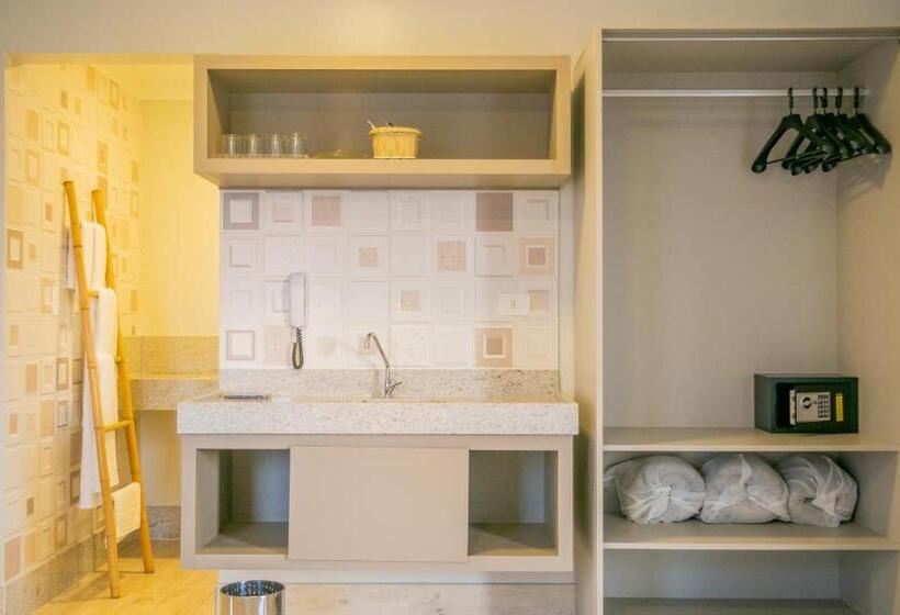 سوئیت با بالکن, Pousada Villa Di Enzo