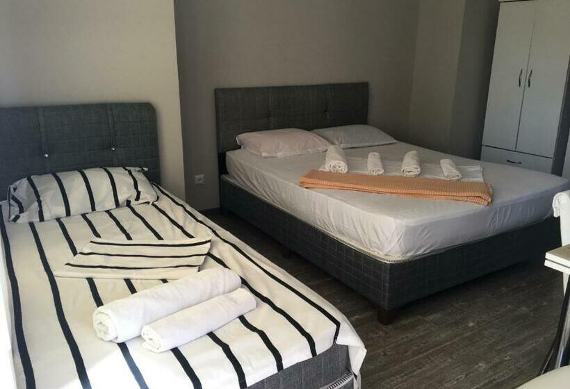 اتاق استاندارد سه تخته با بالکن, Elite Hotel Kobuleti