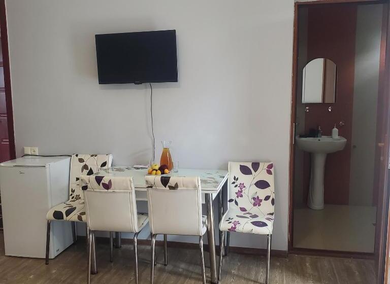 اتاق استاندارد چهارنفره با بالکن, Elite Hotel Kobuleti