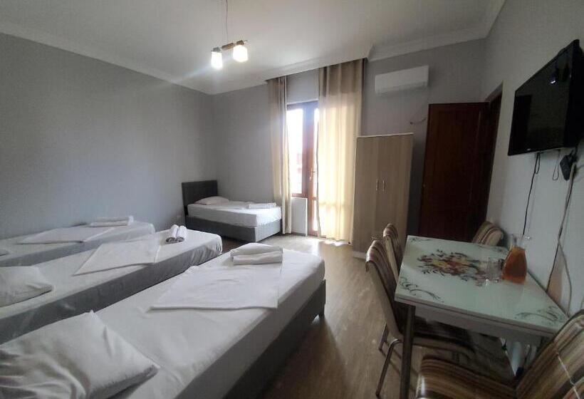 اتاق استاندارد چهارنفره با بالکن, Elite Hotel Kobuleti