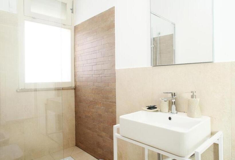 اتاق خانوادگی, Beachside Rooms & Suites