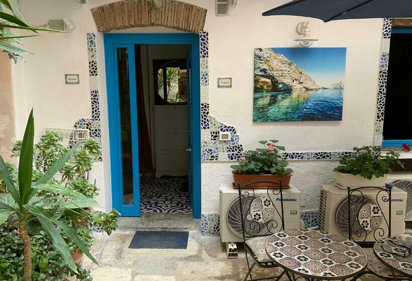 标准间, Cortile Azzurro