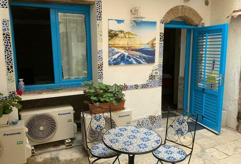 标准间, Cortile Azzurro