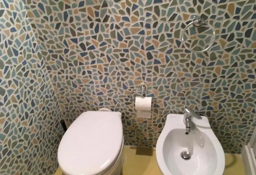 استودیوی استاندارد, Cortile Azzurro