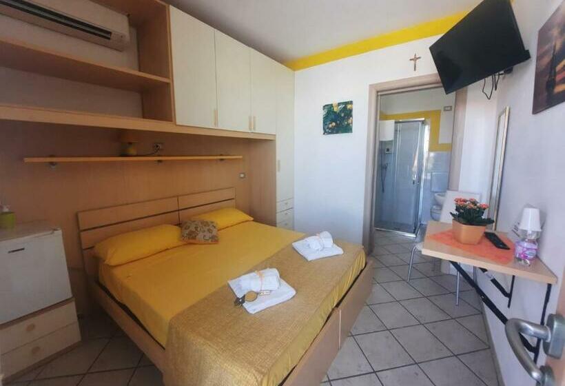 اتاق اکونومی, Scoglio Di Pirro B&b